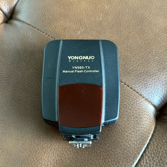 Yongnuo YN560-TX Manual Camera Flash Controller - Picture 1 of 4
